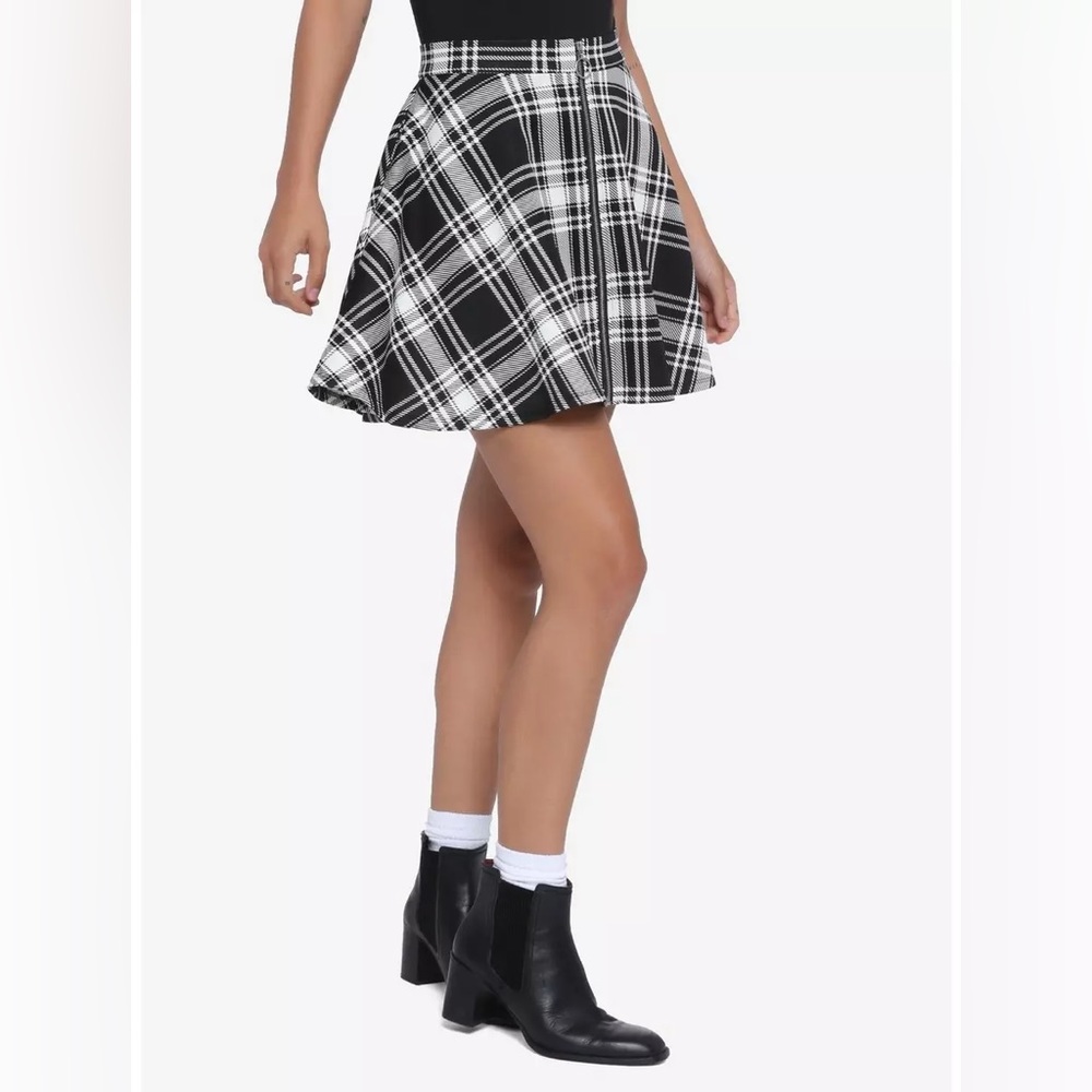 Black and White Plaid O-Ring Skater Skirt